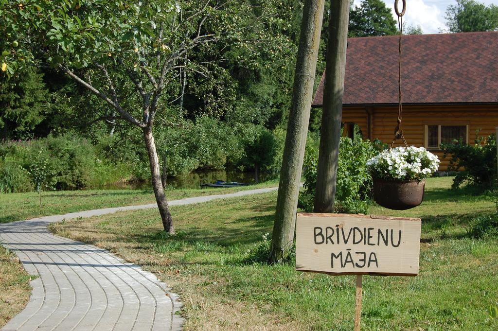 Hotel Kucuru Dzirnavas à Lautere Chambre photo